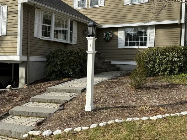 3 Lenora Drive, Simsbury, CT 06092