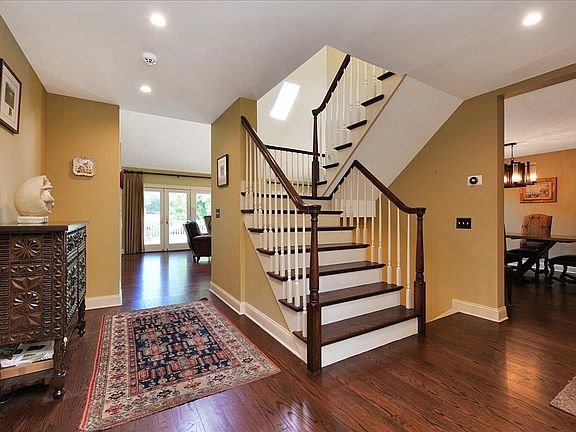 4th image of 58 Beechwood Ct