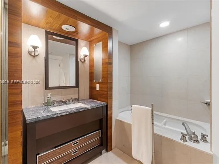 6801 Collins Avenue Cu #LPH10 — Photo 7