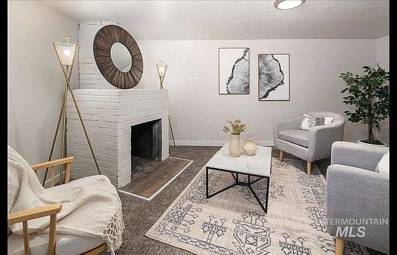 4th image of 103 S Juniper St #3
