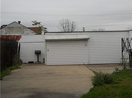 2nd image of 1935 Independence St