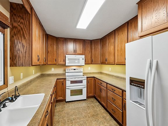 4th image of 516 12th Ave NW