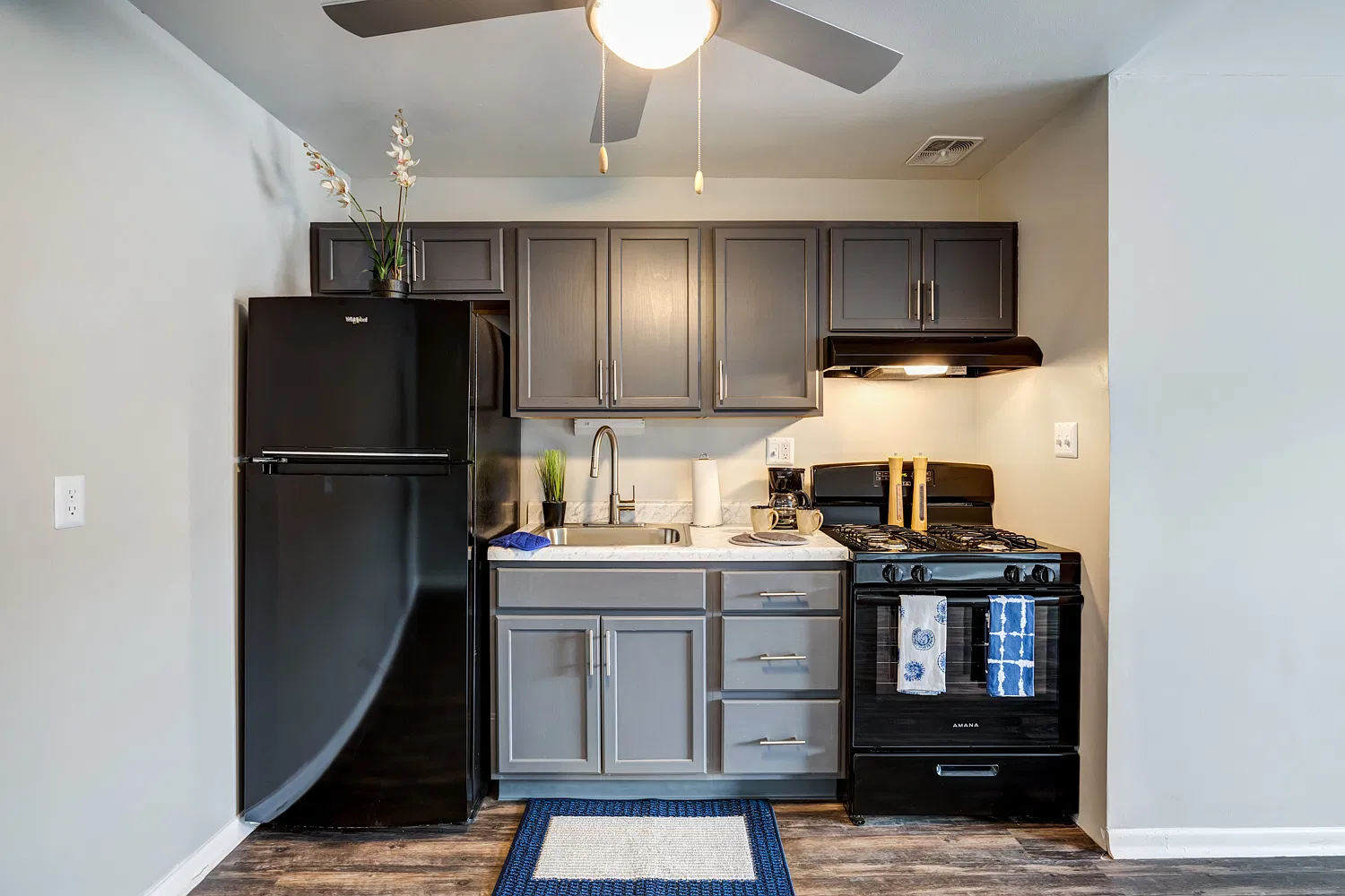 Kingsbury Plaza Apartments — Photo 1