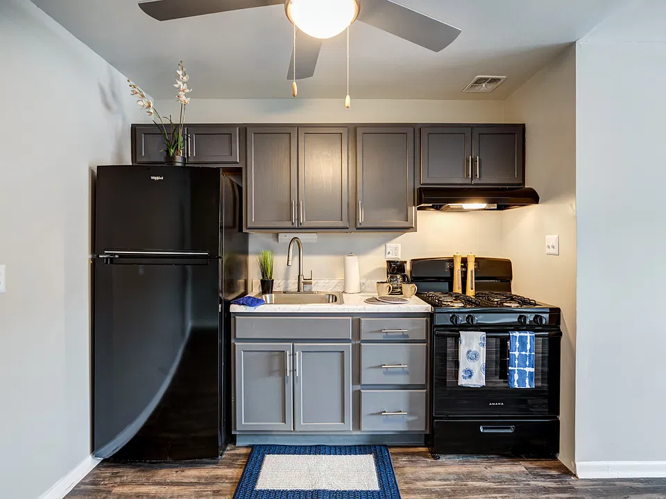 Kingsbury Plaza Apartments