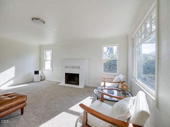 4th image of 2121 Garden Ave