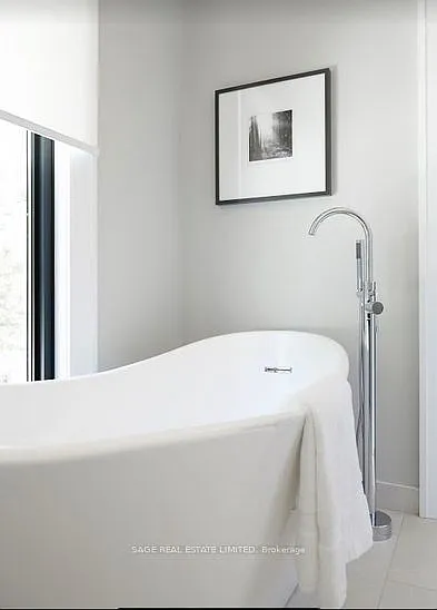 38 Baby Point Rd — Photo 10