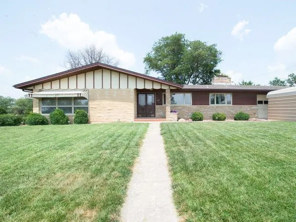 112 W F St, Hillsboro, KS 67063
