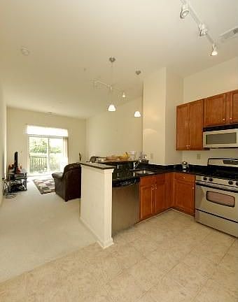 5th image of 2655 Prosperity Ave APT 140