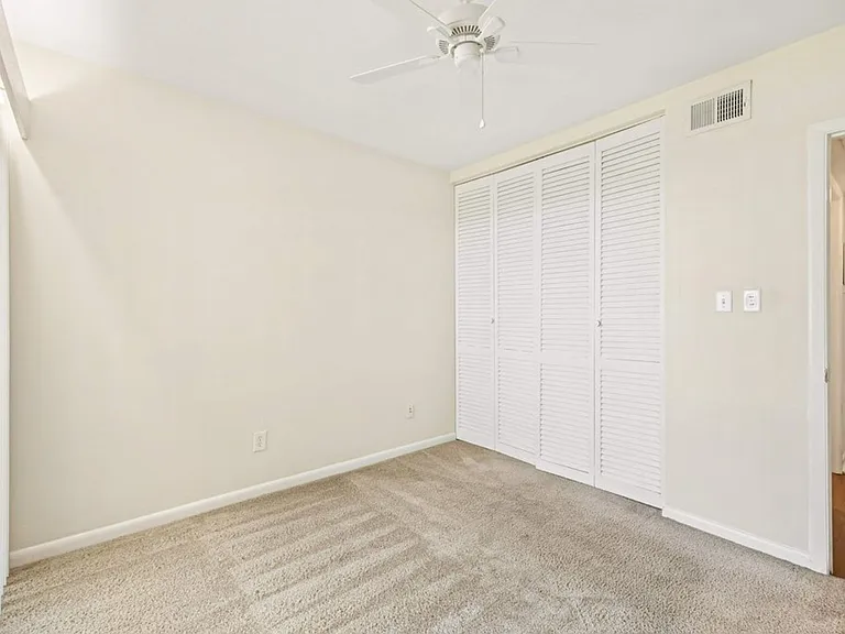 302 E Georgia St — Photo 17