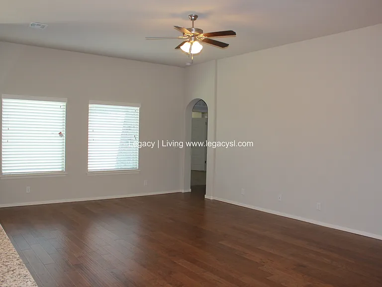 14734 S Urbana Ave — Photo 16