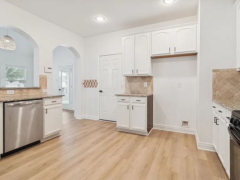 1116 Charleston Ln — Photo 10