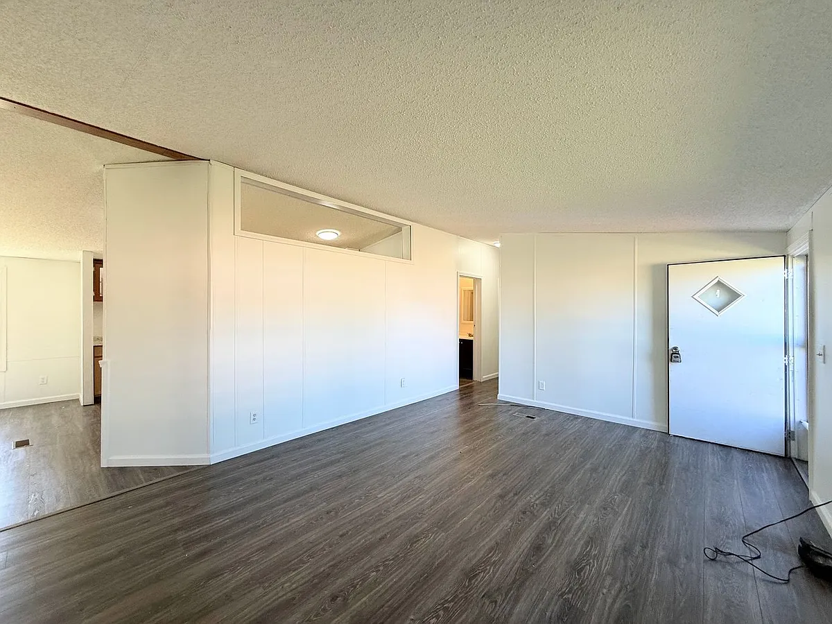 Building Photo - 506 1st Ave W #4