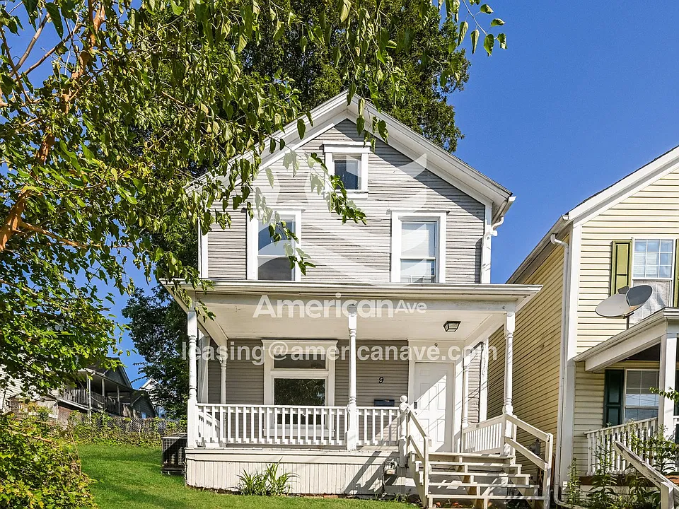 9 E Pitt St