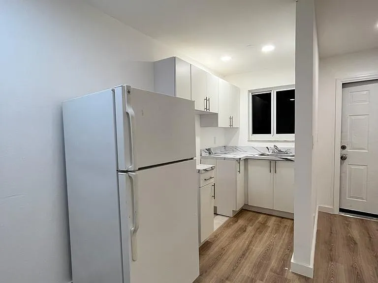 2308 Jackson St — Photo 9