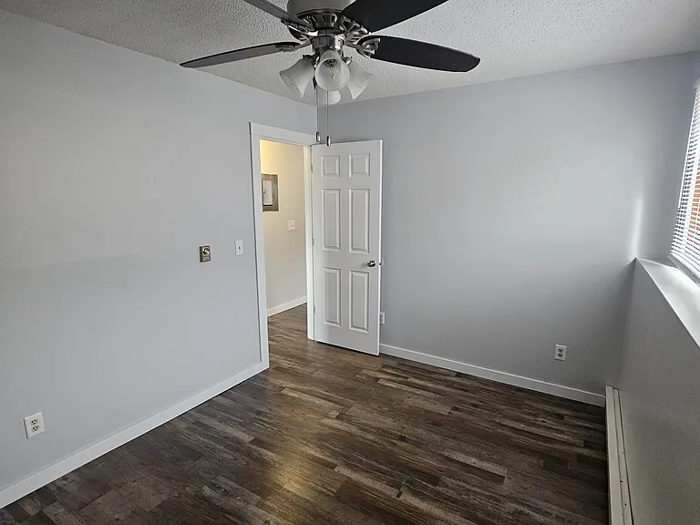 1160 Oakview Dr #6 — Photo 14