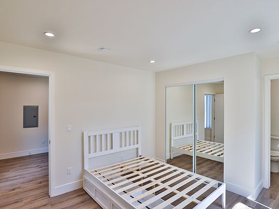 3rd image of 1223 W 25th St #1/4