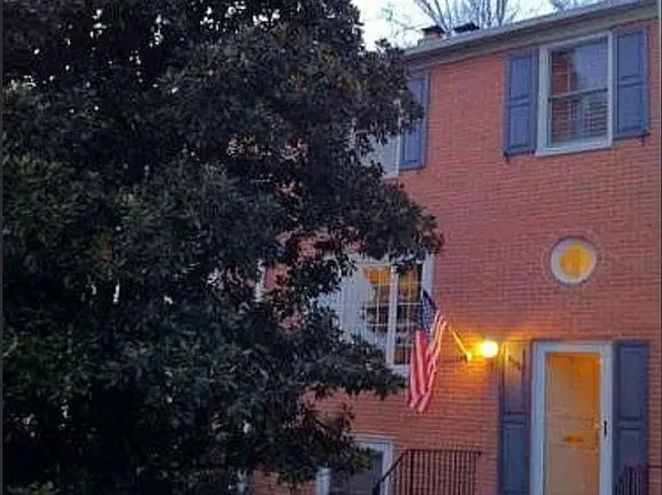 8240 Taunton Pl W, Springfield, VA 22152