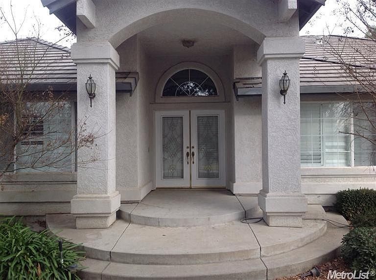 2nd image of 582 Chablis Dr