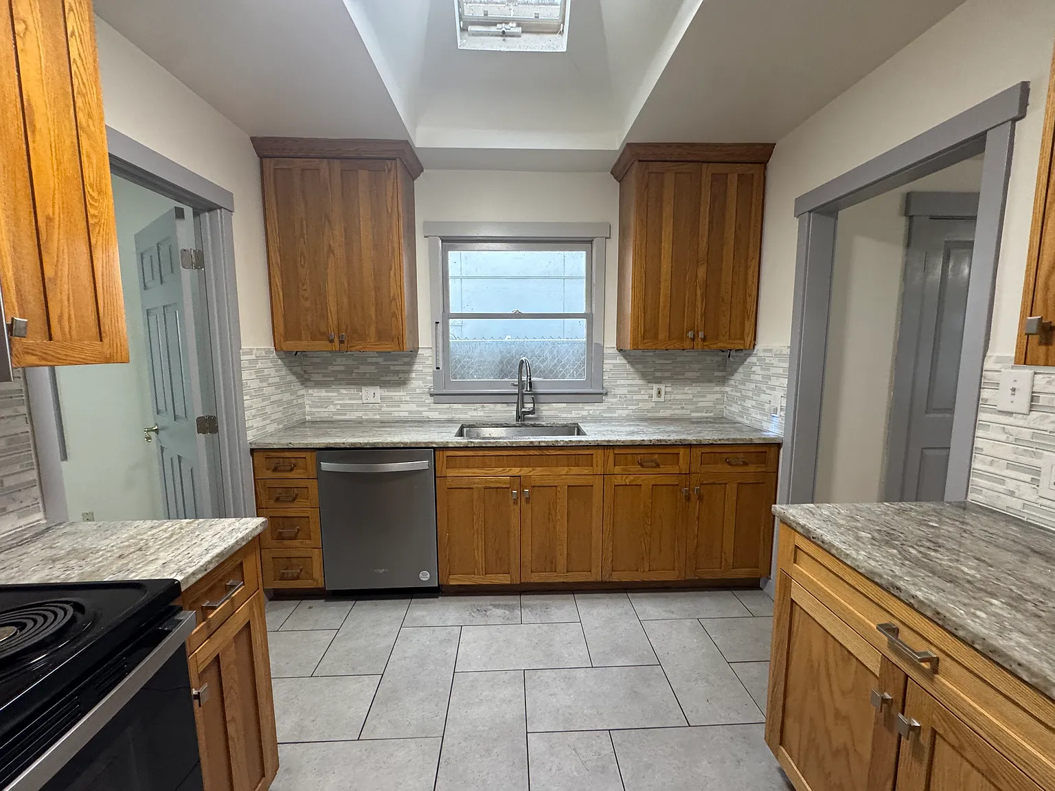 3 bed, 2.5 bath, 1812 sqft, $3,500 — Photo 4
