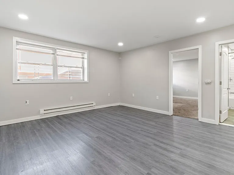 1240 E Washington Ln — Photo 24