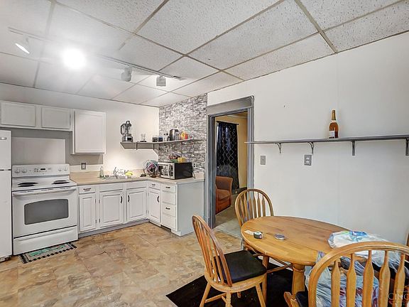 5th image of 3710 Lovell Ave