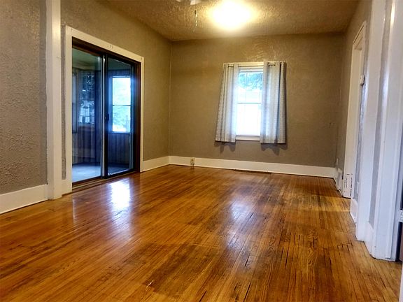 3rd image of 2263 Holdrege St