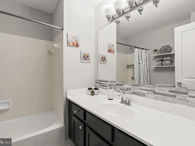 18005 Sunset Lake Ct — Photo 21
