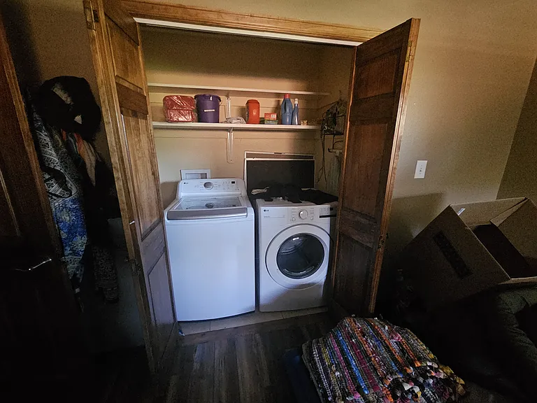 1121 Bennett Ave — Photo 8
