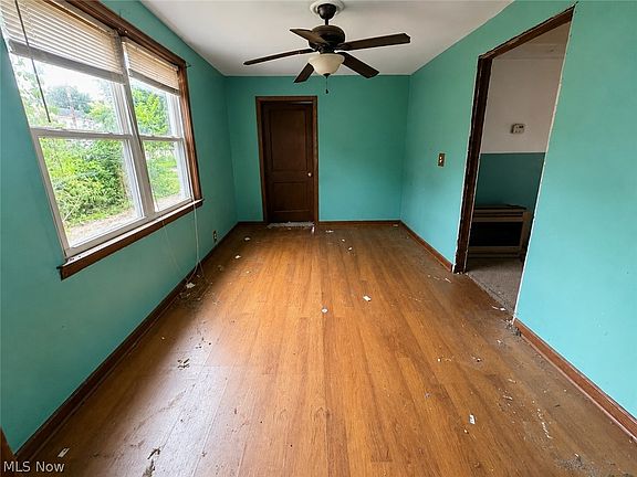5th image of 117 Main St