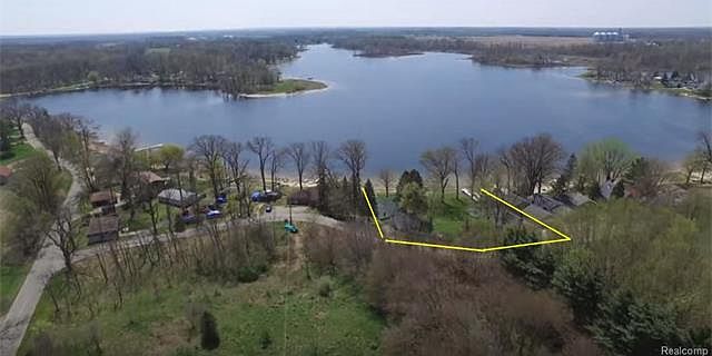 200 ft of Lake Frontage