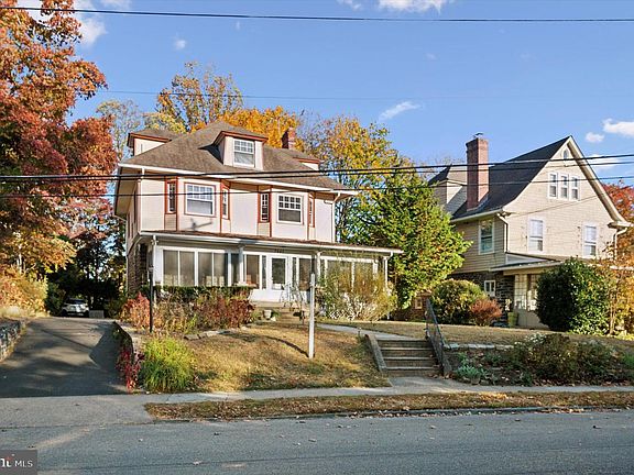 4th image of 7947 Montgomery Ave