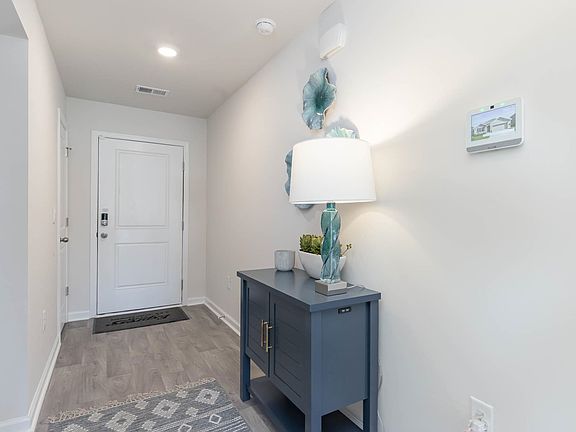 3rd image of 511 Sagebrush St.