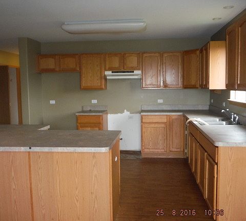 3rd image of 834 Blackhawk Dr