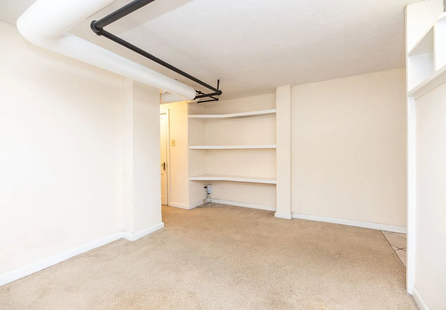 Studio, 1.0 bath, $850 — Photo 4