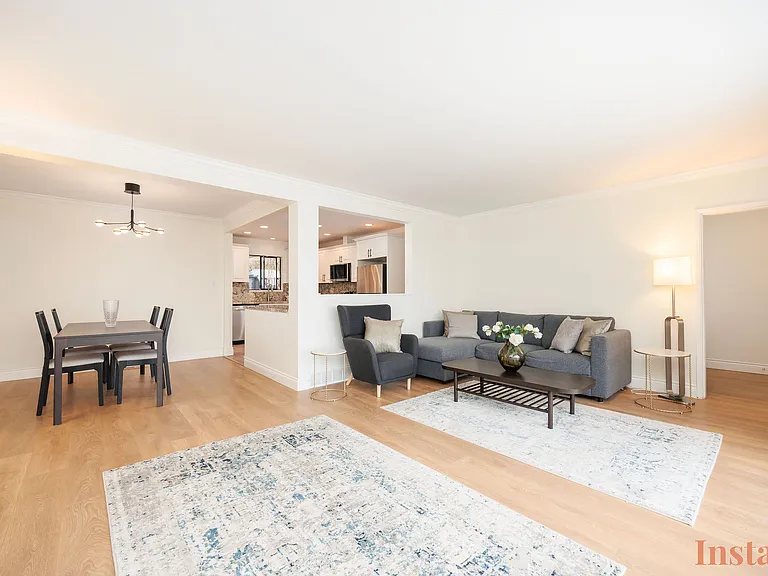1115 Palmerston Ave — Photo 3