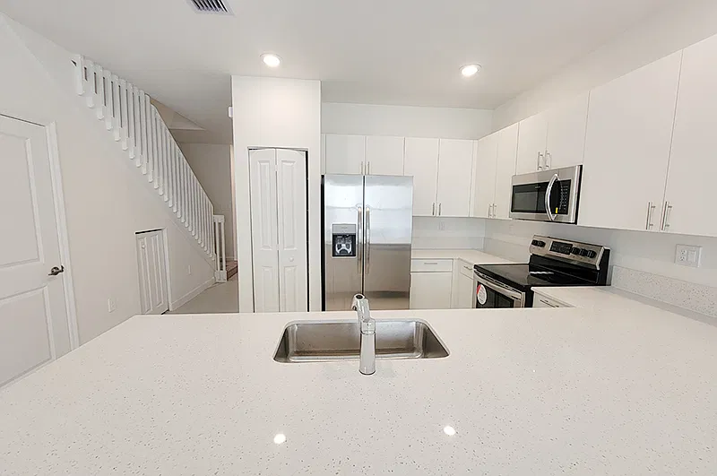 3 bed, 1393 sqft, $2,400 — Photo 3