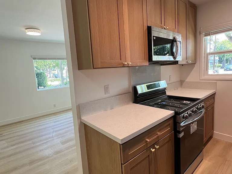 151 N Wilson Ave #2 — Photo 4