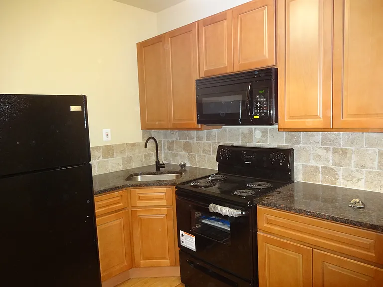 210 W Zeralda St #A — Photo 3