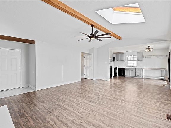4th image of 2634 Bruno Ave