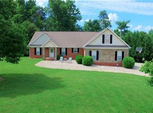 5823 Emmaus Rd, Kernersville, NC 27284