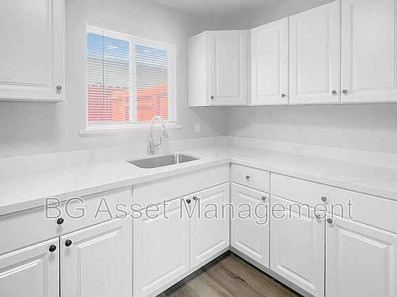 4th image of 101 S 15th St