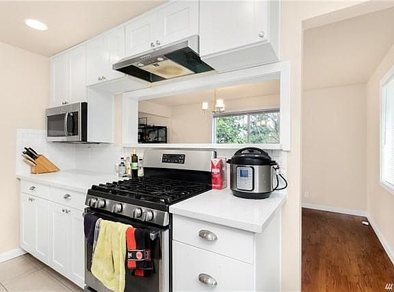 3rd image of 14352 Roslyn Pl N #A
