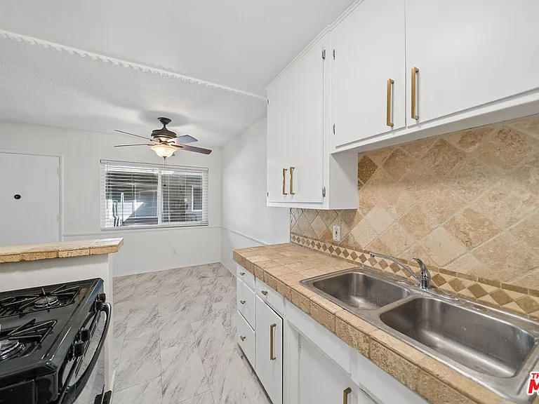 7209 Willoughby Ave #2 — Photo 6