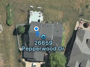 26695 Pepperwood Dr, Woodhaven, MI 48183