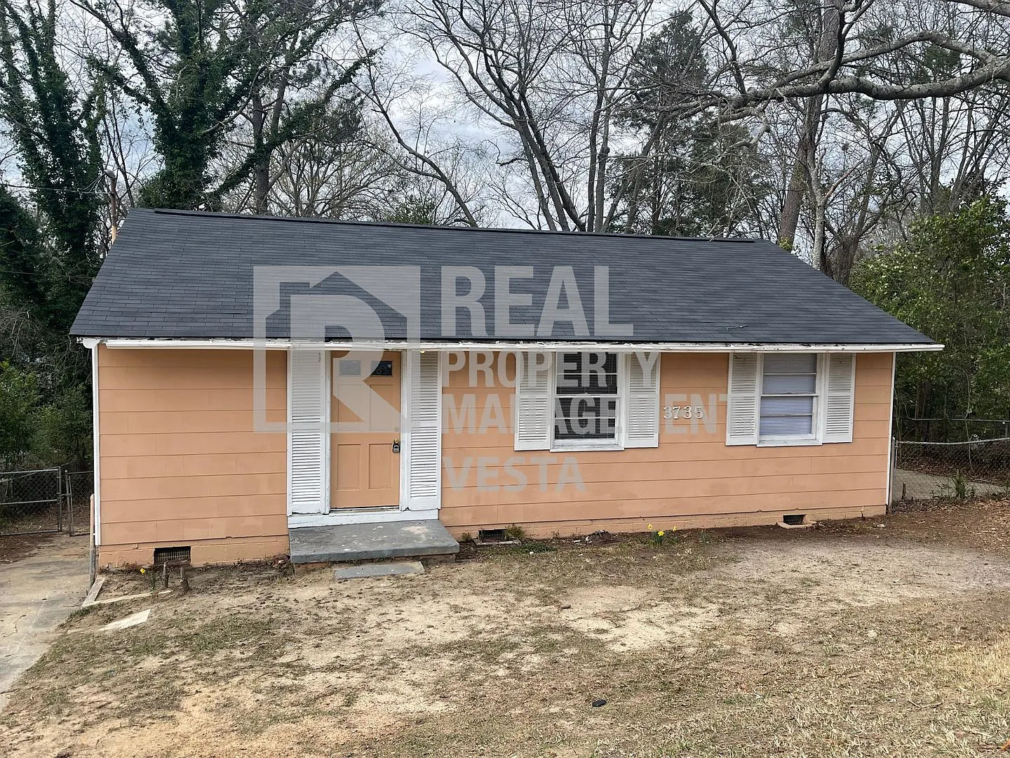 3 bed, 2.0 bath, 1224 sqft, $930 — Photo 1