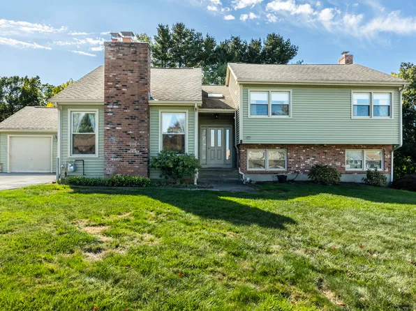 4 Holly Hills Drive, Cromwell, CT 06416