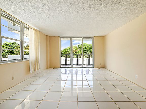 4th image of 2121 N Ocean Boulevard #302e