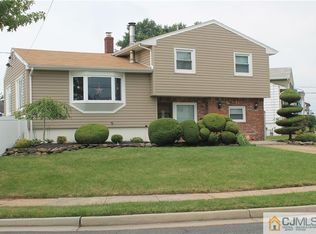 21 Patrick St, Carteret, NJ 07008