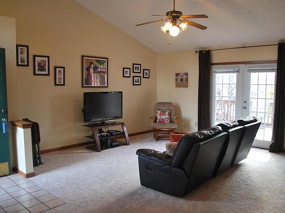 3rd image of 3025 Stone Mountain Dr