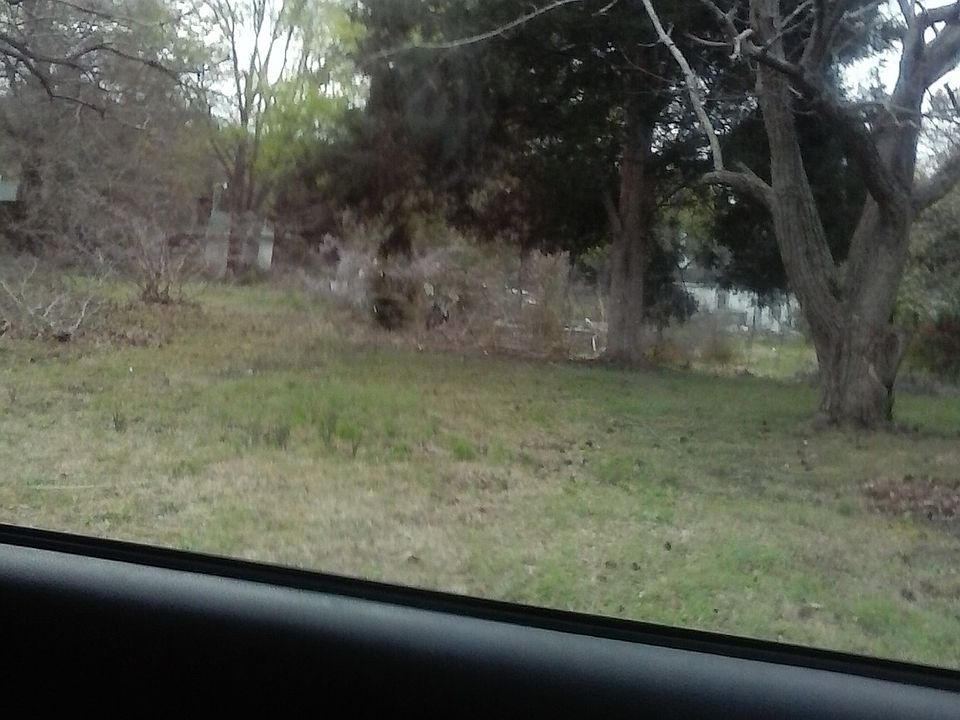 2nd image of 709 Ruby St